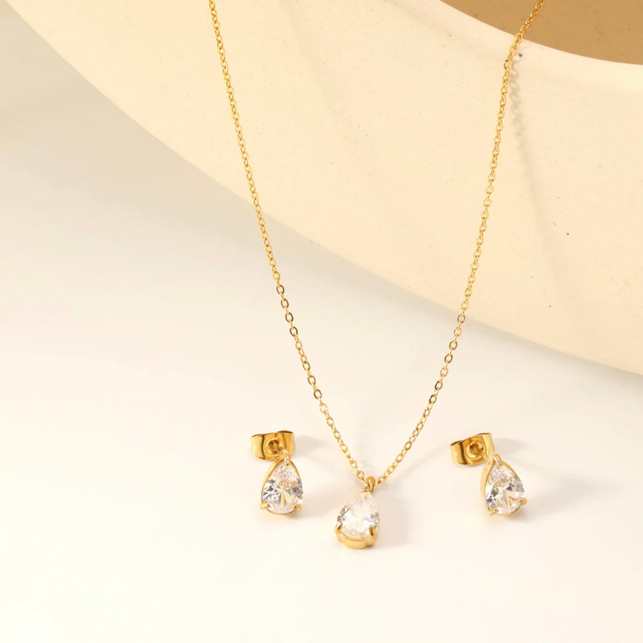Teardrop White Zirconium Necklace – 18K Gold Plated Stainless Steel