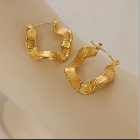 Mor Hoop Earrings – 18K Gold Plated Stainless Steel