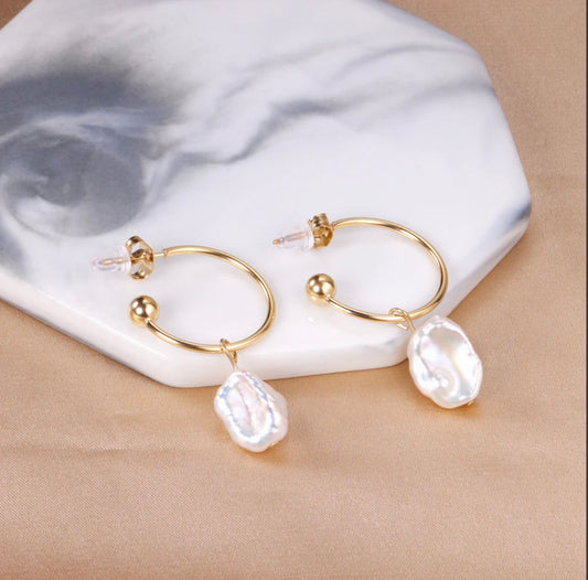 Corine Baroque Pearl Hoop Earrings – 18K Gold Plated Stainless Steel