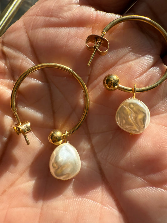 Corine Baroque Pearl Hoop Earrings – 18K Gold Plated Stainless Steel