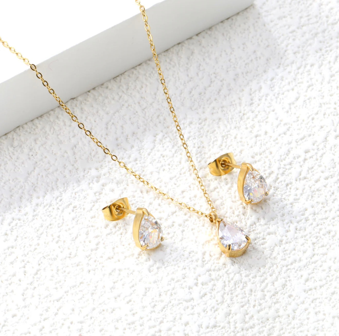Teardrop White Zirconium Necklace – 18K Gold Plated Stainless Steel