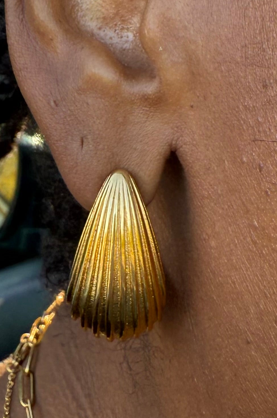 Morrigan ✨ Vertical Drop Oval Earrings – 18K Gold Plated Stainless Steel
