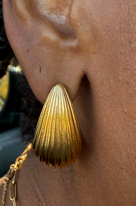 Morrigan ✨ Vertical Drop Oval Earrings – 18K Gold Plated Stainless Steel