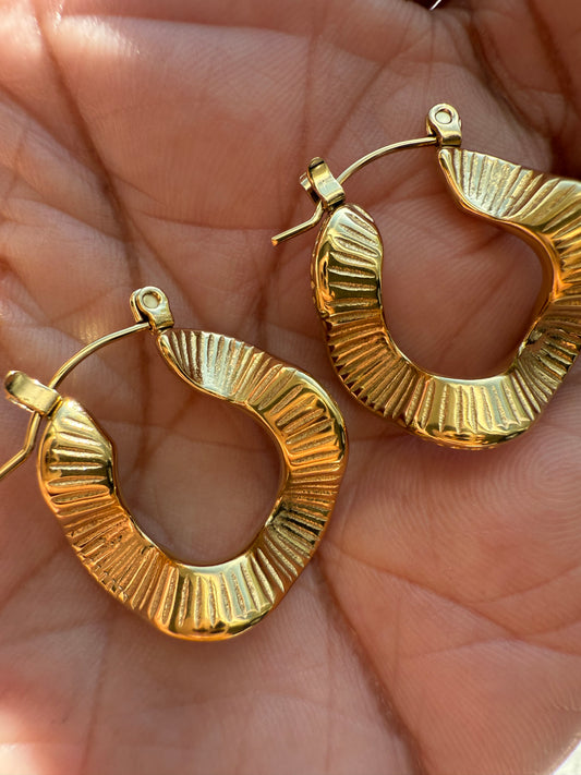 Mor Hoop Earrings – 18K Gold Plated Stainless Steel