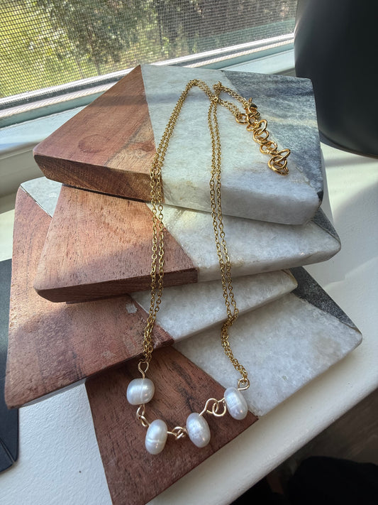 Sisters Freshwater Pearl Double Layer Necklace – 18K Gold Plated Stainless Steel