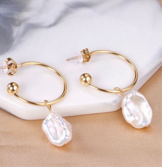 Corine Baroque Pearl Hoop Earrings – 18K Gold Plated Stainless Steel