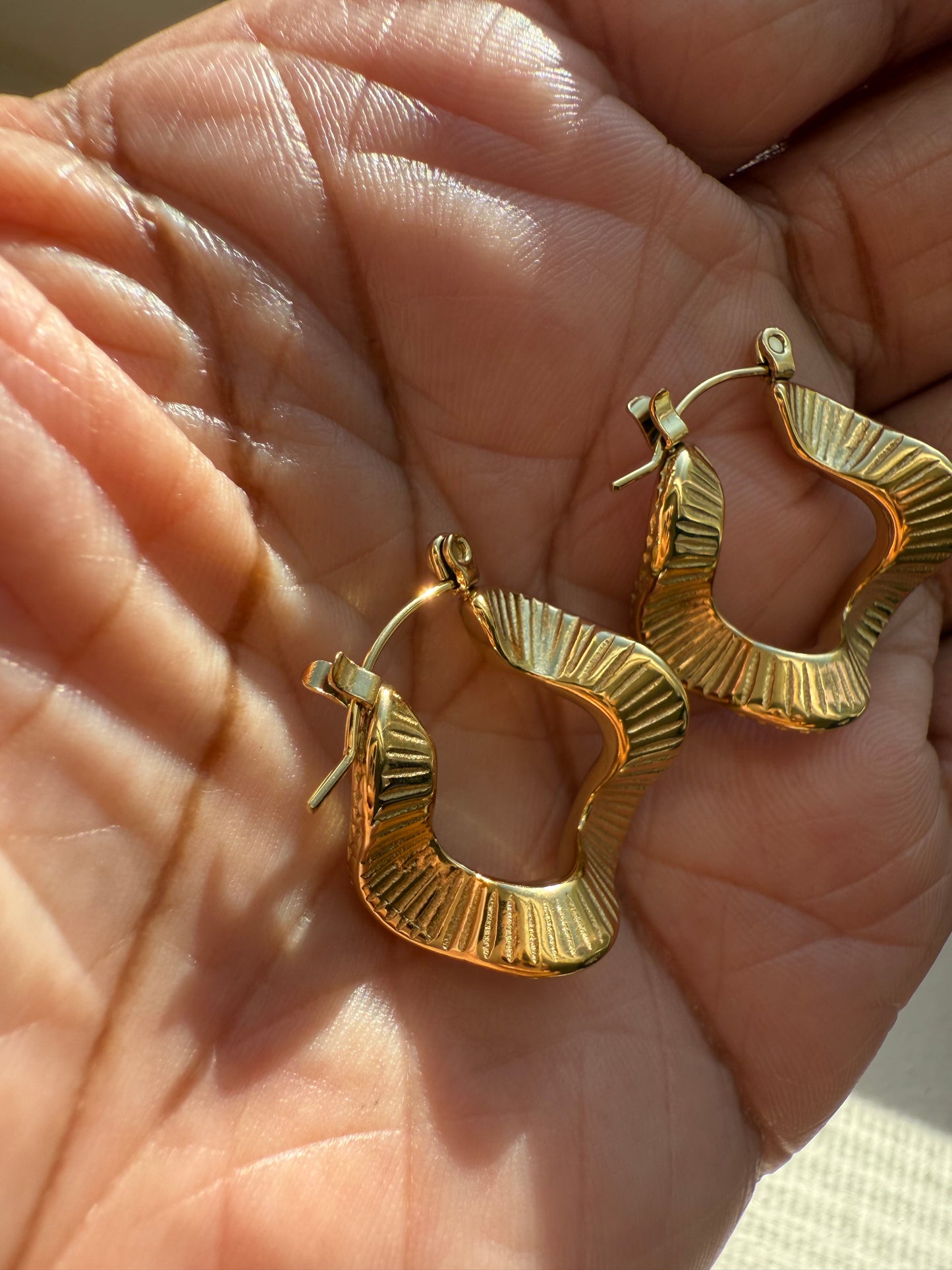 Mor Hoop Earrings – 18K Gold Plated Stainless Steel