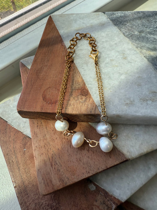 Sisters Freshwater Pearl Double layer Bracelet – 18K Gold Plated Stainless Steel