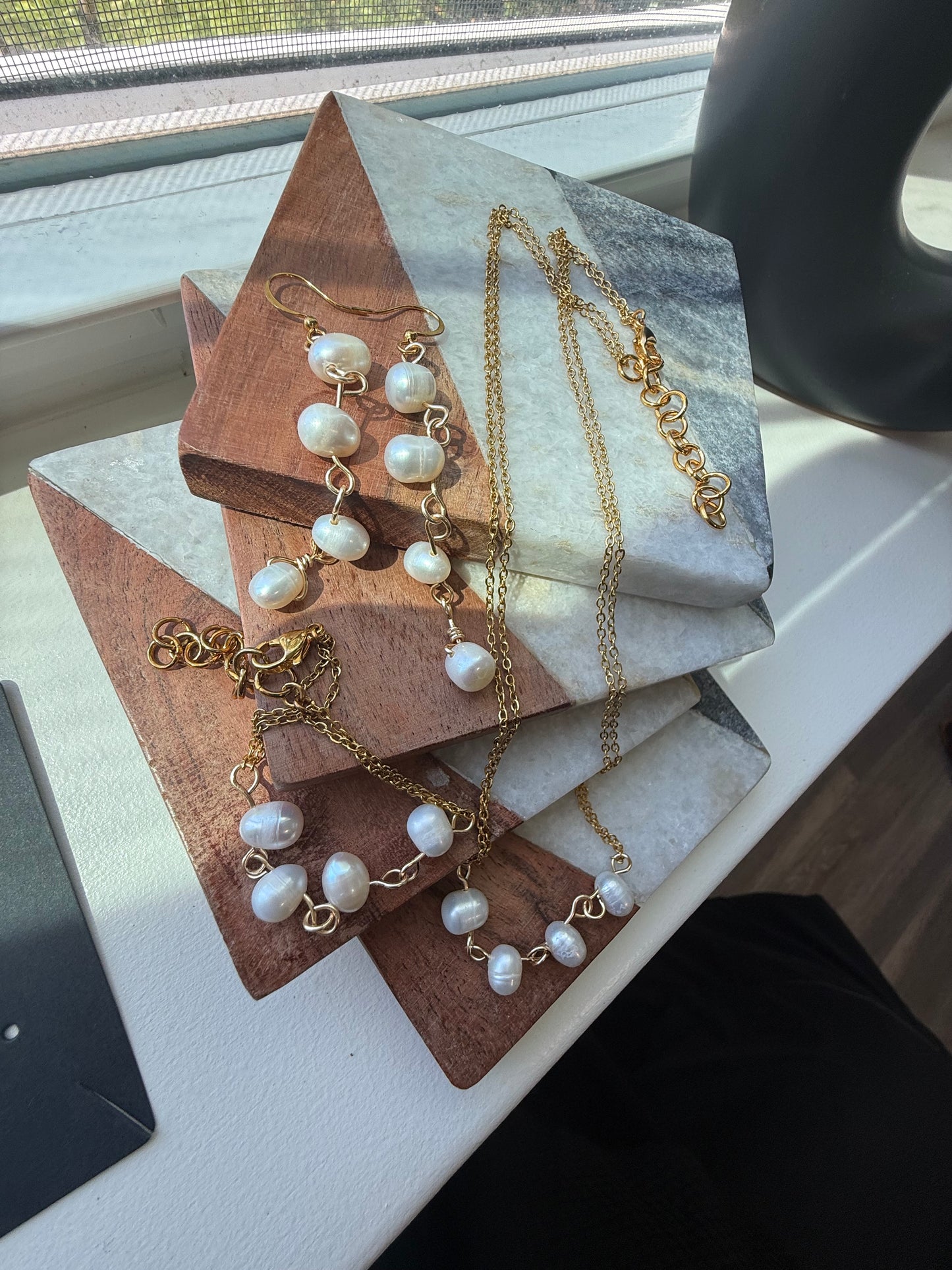 Sisters Freshwater Pearl Double Layer Necklace – 18K Gold Plated Stainless Steel