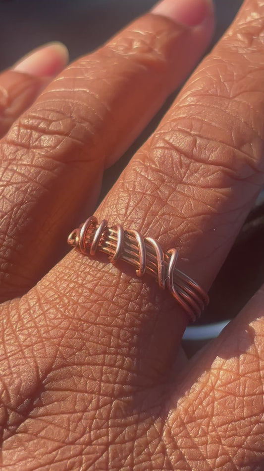 Wave band ring